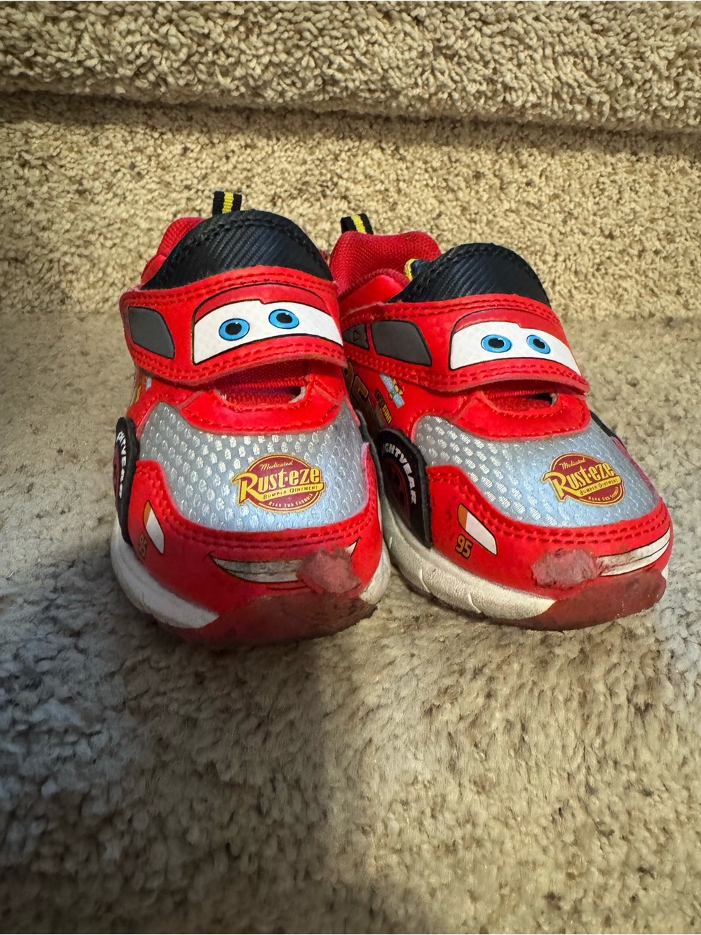 Disney Pixar Cars Lightning McQueen Light Up Sneakers Toddler Size 7